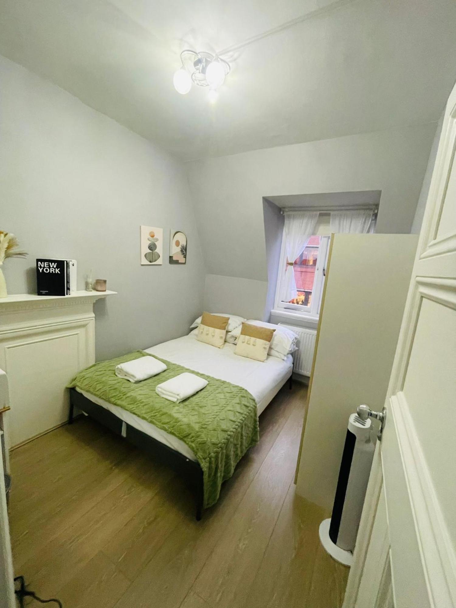 Apartments In The Heart Of High Street Kensington Лондон Номер фото